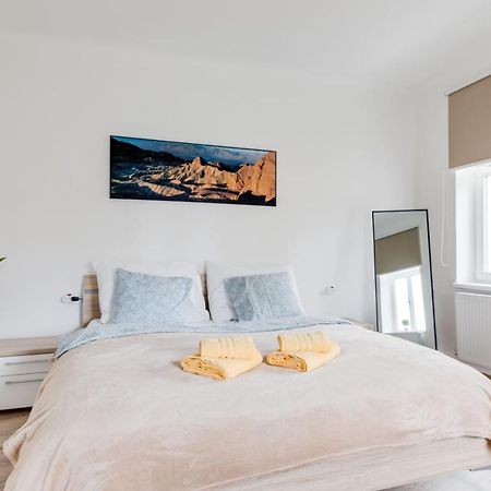 פראג Modern, Bright And Spacious Apartment מראה חיצוני תמונה