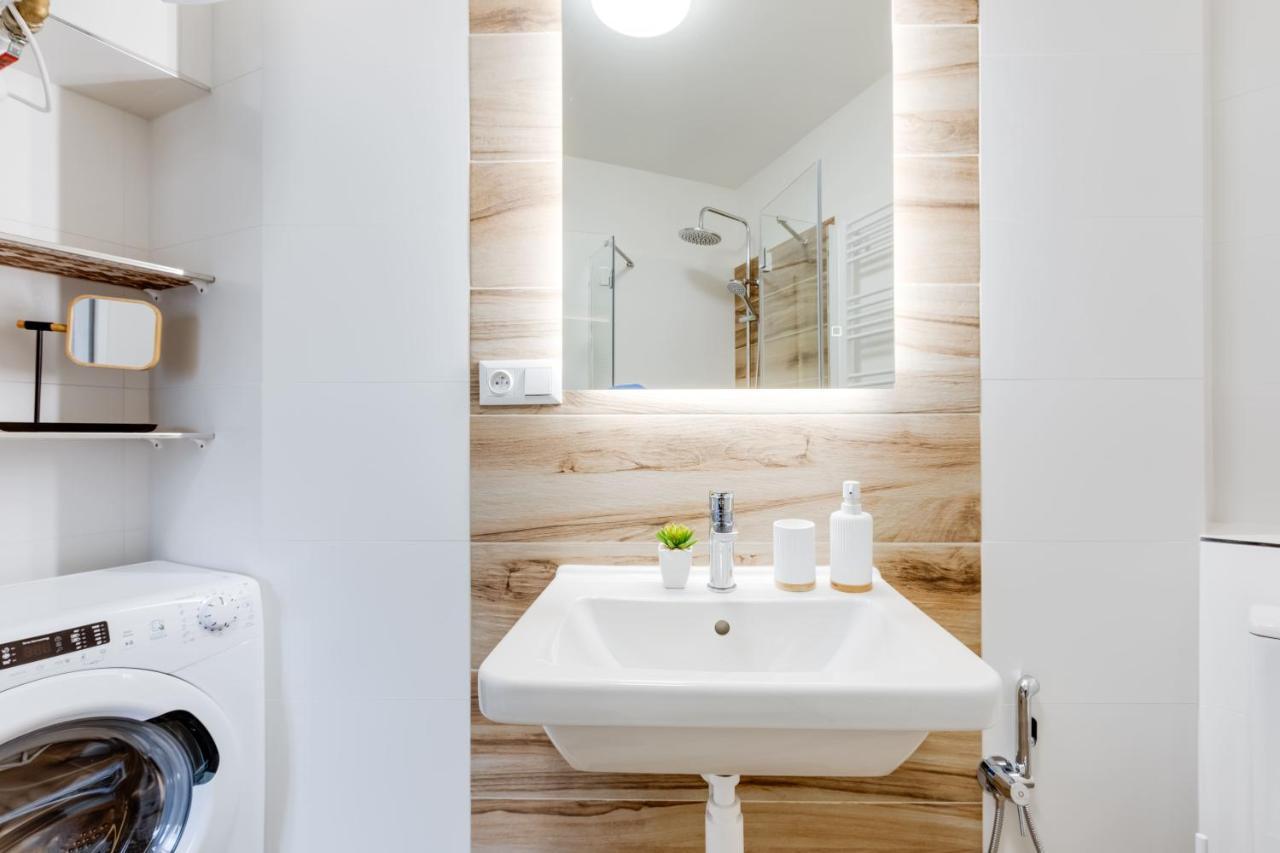 פראג Modern, Bright And Spacious Apartment מראה חיצוני תמונה