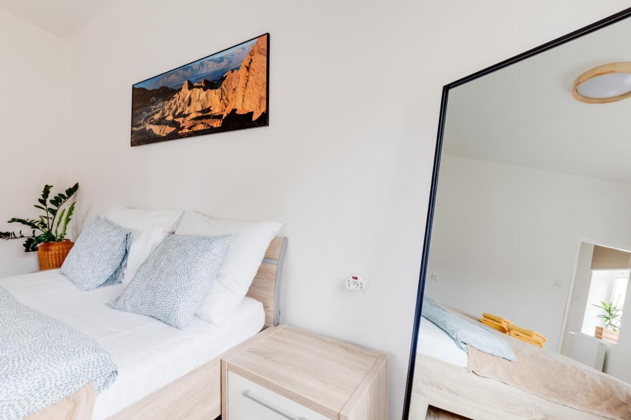 פראג Modern, Bright And Spacious Apartment מראה חיצוני תמונה