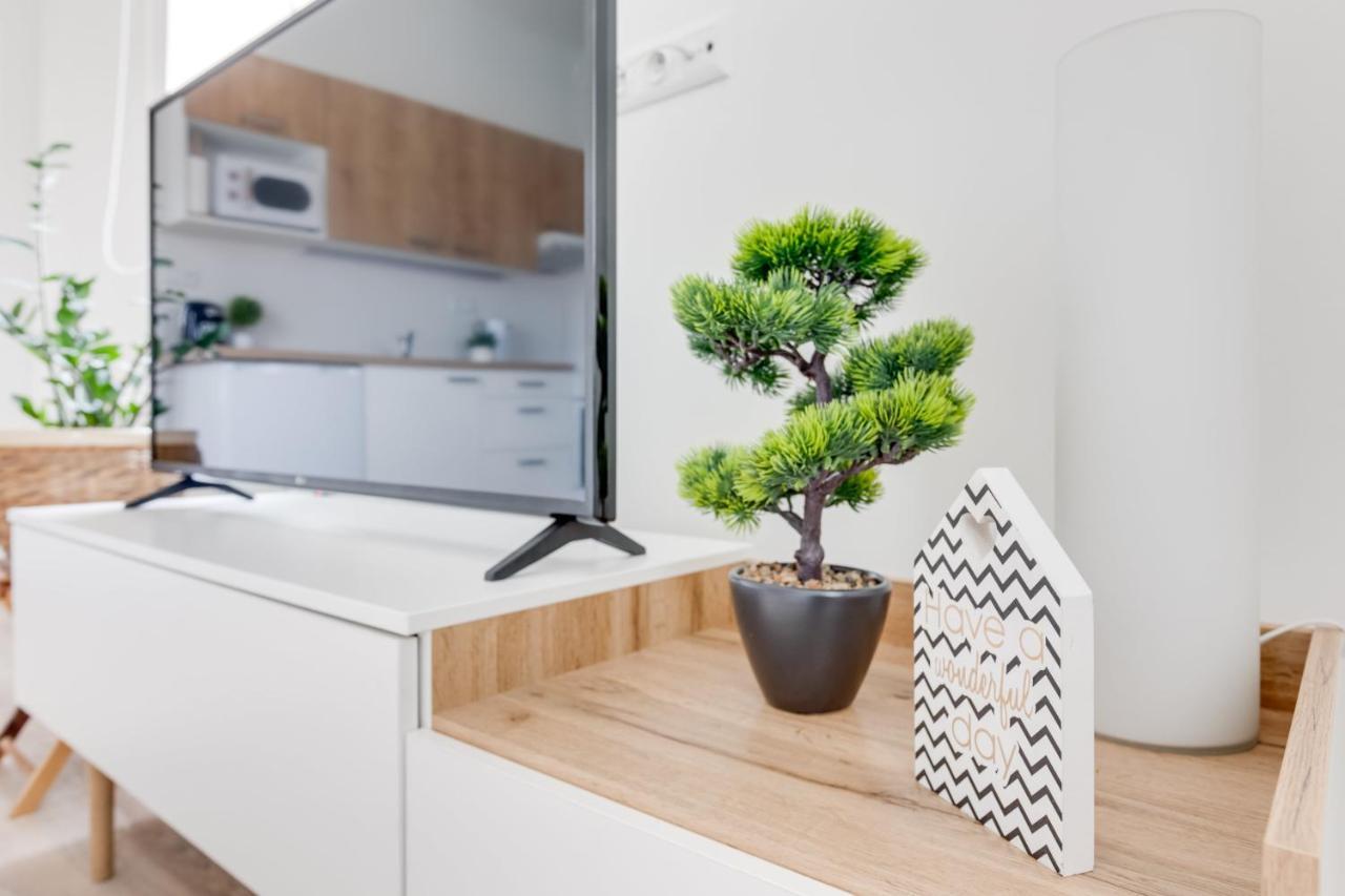 פראג Modern, Bright And Spacious Apartment מראה חיצוני תמונה