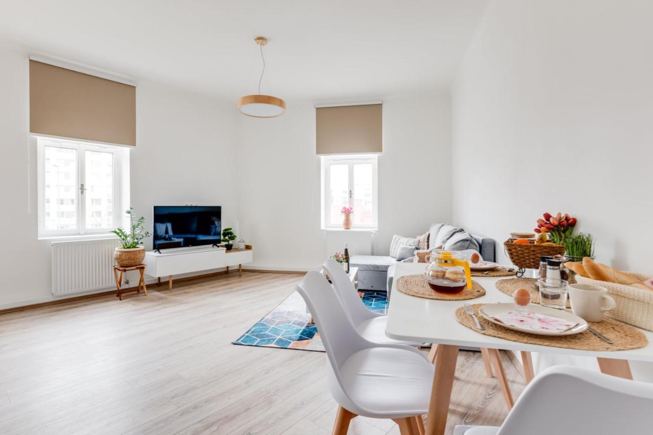 פראג Modern, Bright And Spacious Apartment מראה חיצוני תמונה