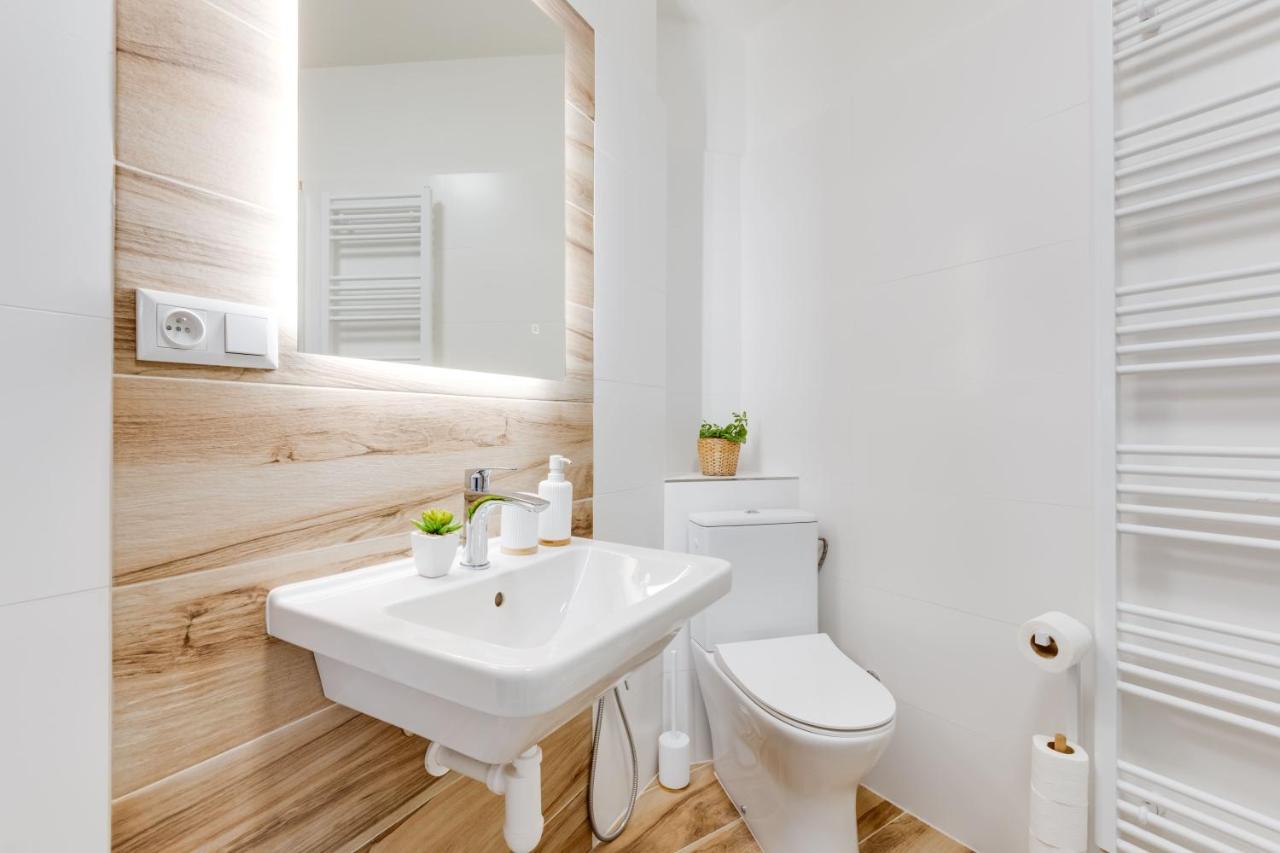פראג Modern, Bright And Spacious Apartment מראה חיצוני תמונה